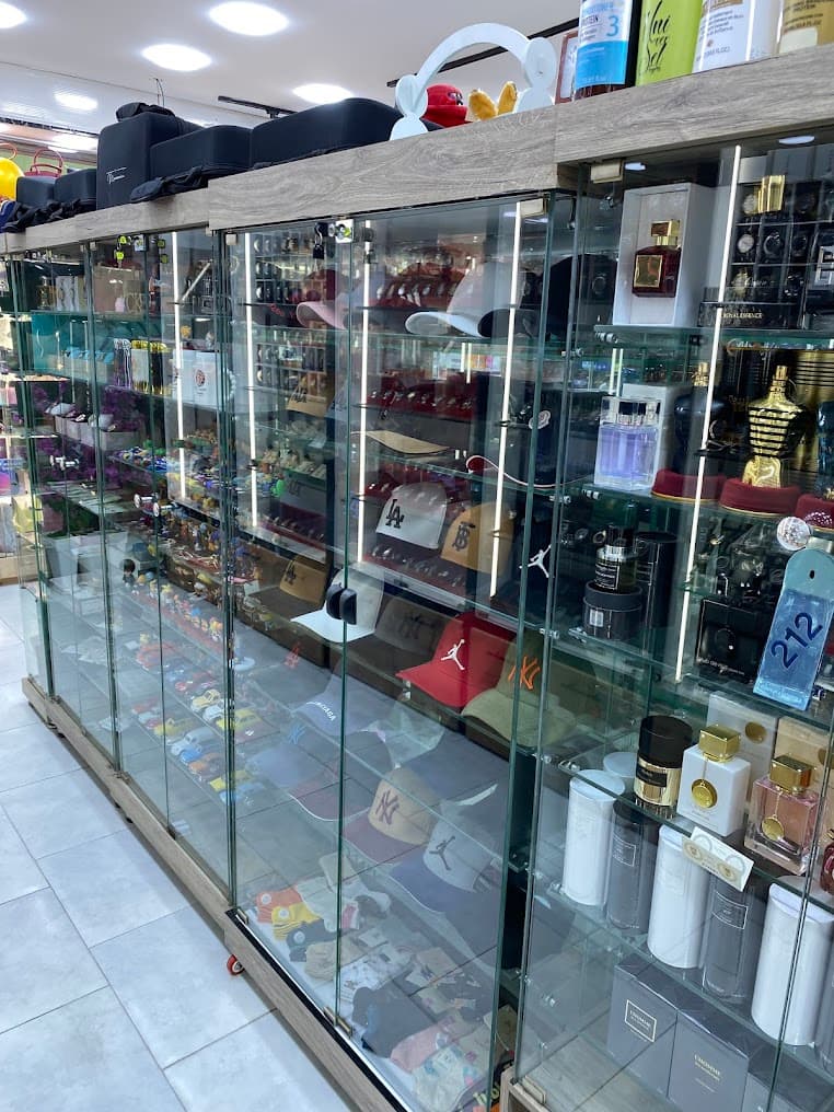 Casquettes et parfums de luxe